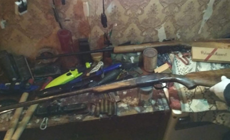 У попаснянина вилучили зброю, якою він погрожував у відеороликах місцевим мешканцям