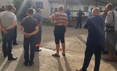 У селі Підлісний Олексинець пасічники вели перемовини із аграріями. Який результат