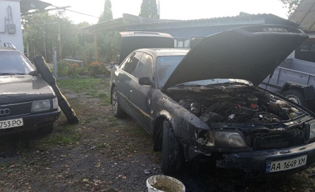 На Переяславщині горів легковий автомобіль ВІДЕО