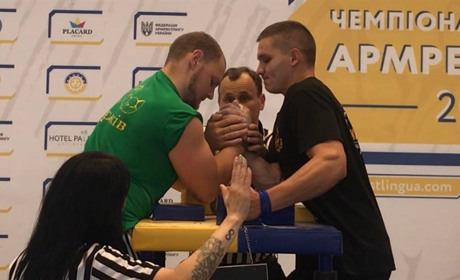 Абсолютний чемпіон: хлопець зі Слобідки здобув чотири медалі на чемпіонаті України з армреслінгу