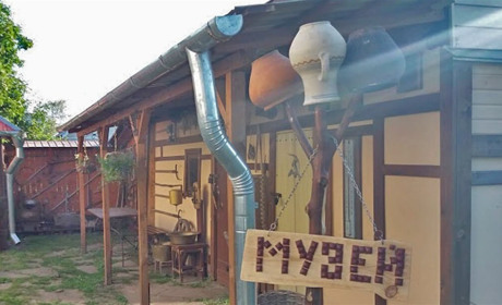 Колекціонер спогадів: як конотопчанин облаштував вдома музей сім’ї