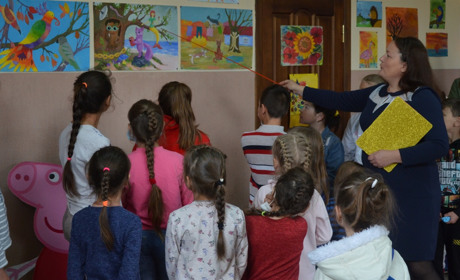 В фойє Майорівського будинку культури відкрили галерею: картини представляла одеська художниця