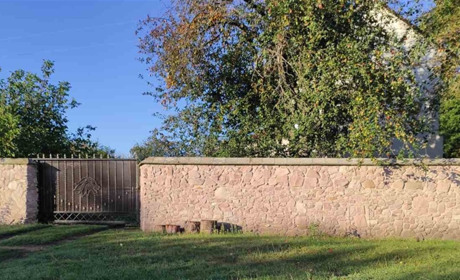 Розбірки у стилі 90-х: в селищі Перемога обстріляли будинок