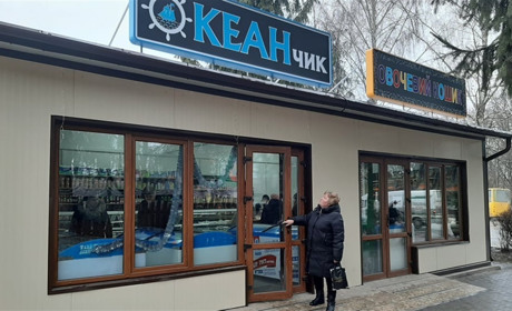 У Старокостянтинові відкрили перший рибний магазин: понад 30 видів мороженої риби та морепродуктів