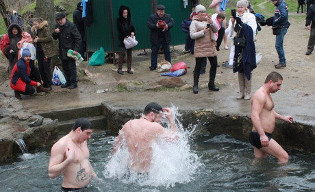 "Стоило прожить годы, чтобы окунуться на Крещенье!": фоторепортаж из Мелитопольского района