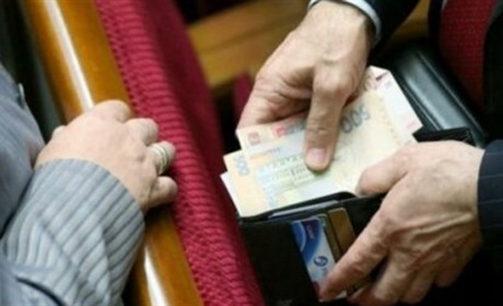Чи принесе користь чиновник, якщо працюватиме за «мінімалку»? Громадська рада – проти їх преміювання