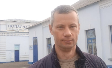 «Вони цілеспрямовано вели обстріл залізниці». Розповідь Олександра Сеньківа з Попасної