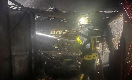 Вночі в гаражному кооперативі у Звягелі спалахнула пожежа