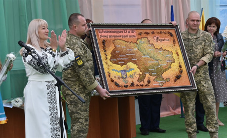 Головнокомандувач ЗСУ привітав рідну дев'яту школу зі сторіччям