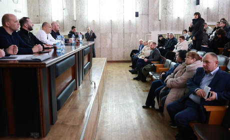 Про ефективність медичної сфери з лікарями Хмельниччини говорили представники обласної ОВА та ВРУ