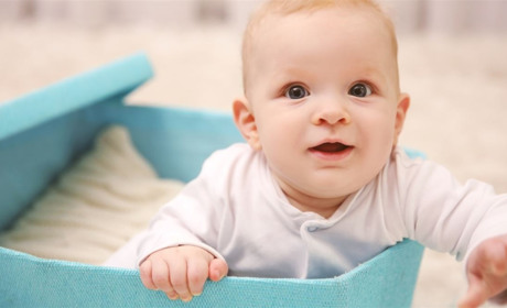 Бебі-бокси для новонароджених: де і за яких умов їх можна отримати?