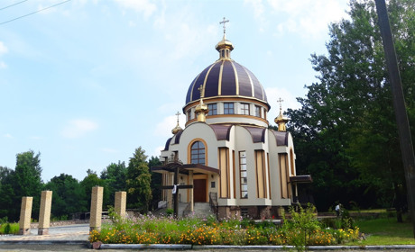 Двопрестольний храм у Володимирці будували шістнадцять років, а освячували його 14 священників ПЦУ