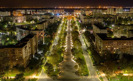 Южне у об`єктиві: фотопідбірка нічного міста від місцевих фотографів