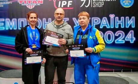 Новий рекорд України встановив південноукраїнський пауерліфтер