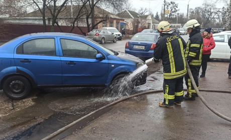 У Переяславі загорівся автомобіль: люди не постраждали