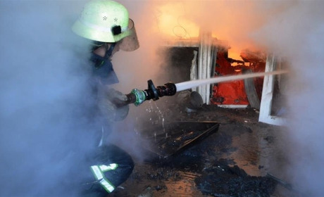 Пожежа в Авангарді. Згорів павільйон з новорічними прикрасами, постраждали сусідні