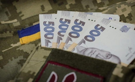 Верховна Рада повернула військовим 30 тисяч гривень доплати
