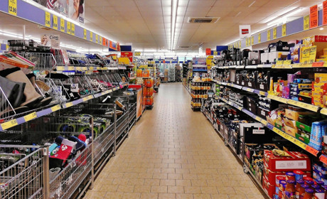 Локдаун-2021: що сватівчанам варто встигнути купити до 8 січня — батарейки, лампочки, канцтовари