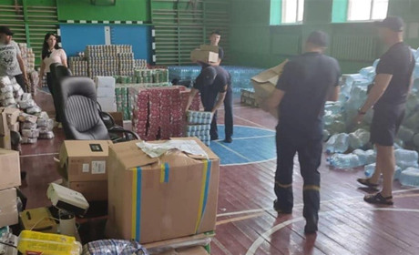 У Добропілля доставили 11 тонн гуманітарного вантажу. Хто зможе отримати допомогу?