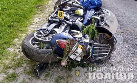 На дорозі "Кременець-Почаїв" хмельничанин на мотоциклі не впорався з керуванням