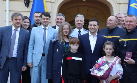 Президент України нагородив дівчину з Чернятина