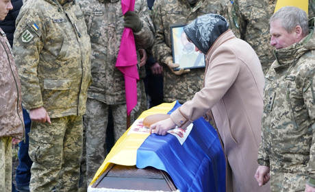 Він відважно боронив рідну Україну та загинув на Різдво. У Городку попрощалися з Анатолієм Лірою