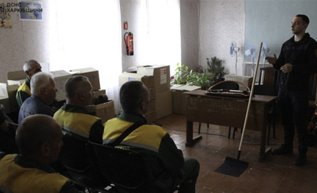 ДСНСники провели навчання працівників комунальної установи Вільхуватської СТГ
