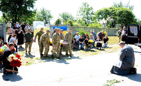 Мав золоті руки та щире серце - у Кадомці попрощалися із воїном Сергієм Кононенком