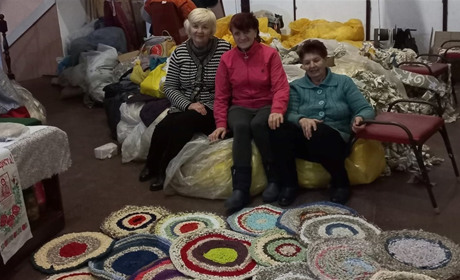 Плетуть сітки, варять варенички та моляться за наших захисників