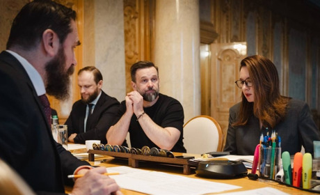 Уряд анонсував нове підвищення зарплат педагогів із вересня: скільки додадуть