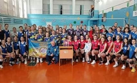 Переможно вшанували видатного тренера: первомайські волейболістки виграли пам'ятний турнір