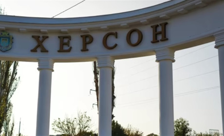 Окупанти атакували авіацією Херсон: серед поранених дитина, загинув чоловік (відео)