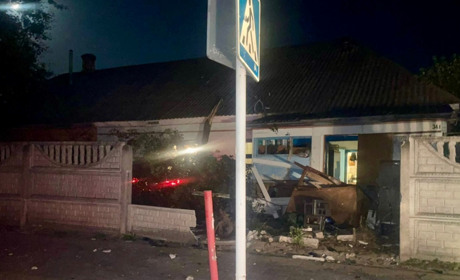 Вʼїхала у житловий будинок та втекла: звягельські поліцейські розшукали причетну