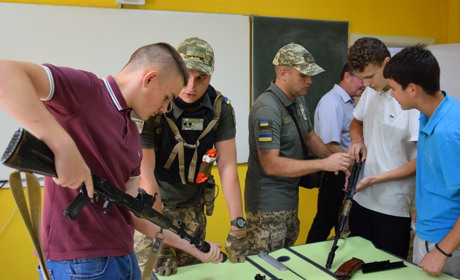 Школьники Измаильщины испытали себя в роли пограничных снайперов, аэроразведчиков и боевых медиков