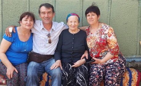 «Втратили надію повернутися додому». Історія сім'ї з Ходиного, дім яких знищили у День Незалежності