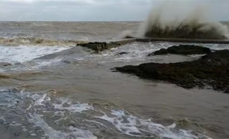 На морях бушує шторм