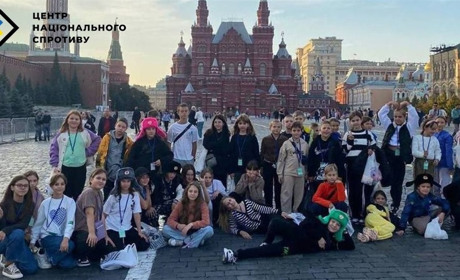 Окупанти продовжують вивозити дітей із ТОТ Херсонщини до РФ для "перевиховання"