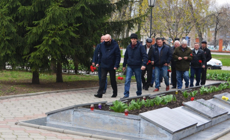 У Гадячі пам’ять чорнобильських героїв вшанували покладанням квітів