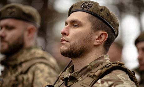 Військового медика з Калинівки втретє відзначили державною нагородою
