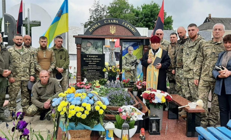 Батькове серце вчителя з Яблунева на Чортківщині – в розмітці долоні загиблого сина