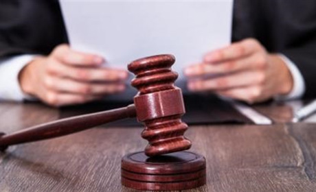 Залишила дітей у лікарні на весь день: у Городку оштрафували матір за неналежний догляд