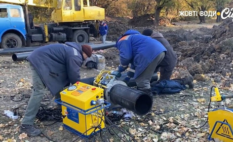 У Жовтих Водах триває заміна важливої лінії водогону: відео