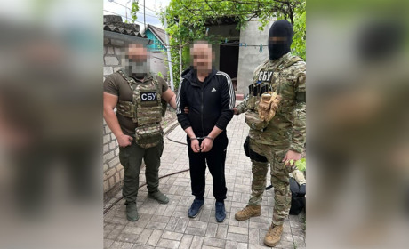У Херсоні затримали охоронця російської катівні: чоловік “влаштувався” туди через “центр зайнятості”