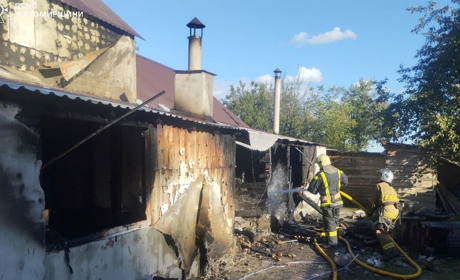 Пожежа в приватному будинку на Звягельщині: з опіками госпіталізували чоловіка