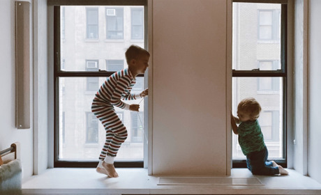 Травмування через москітні сітки: небезпека для дітей поблизу відчинених вікон