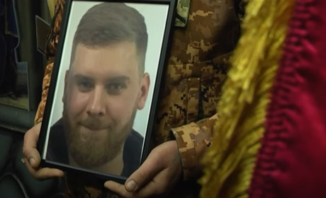 У Хмельницькому простилися з загиблим воїном в Бердянська Максимом Александровим