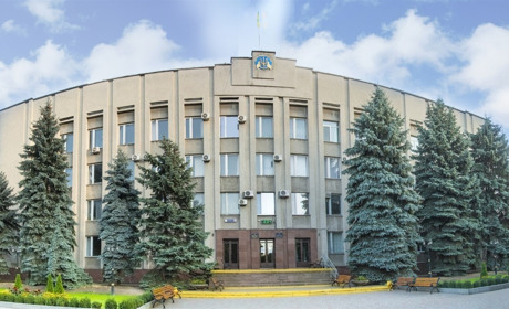 Виконком у Первомайську призупинив видачу гуманітарки всім, крім ВПО з інвалідністю