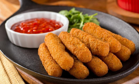 Рецепт дня: картопляні палички з сиром