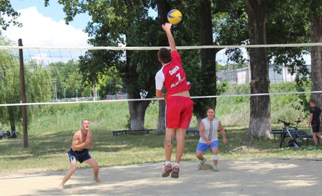 У Сватовому на Зарічному гратимуть у волейбол: приходь пограти разом з друзями (оновлено)