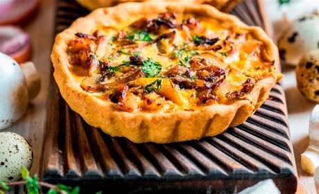 Готуємо сьогодні: рецепт кіша з куркою і грибами